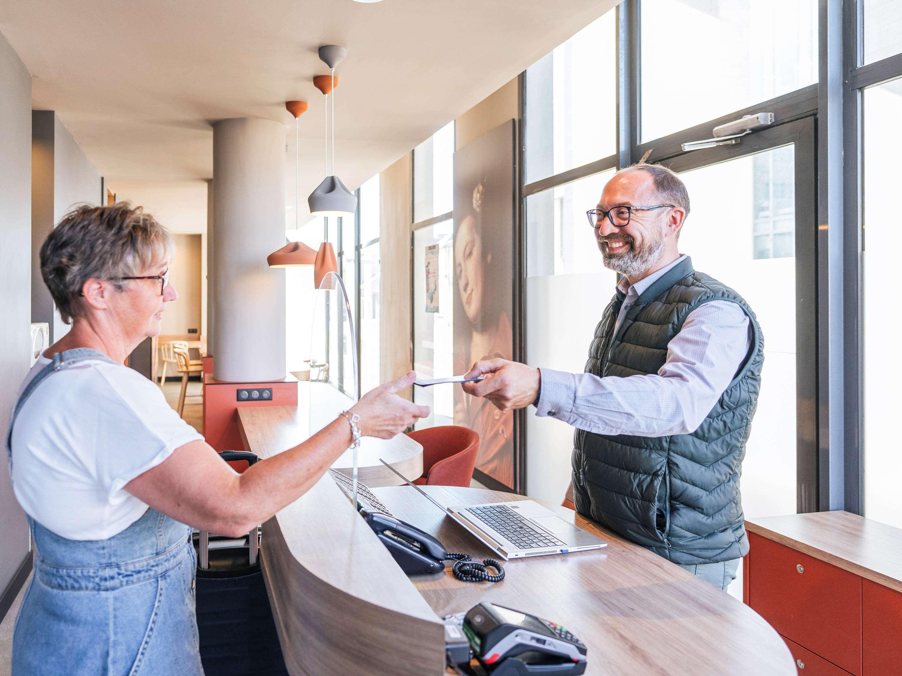 Ibis Styles Le Mans Gare Sud Hotel Exterior photo